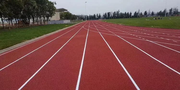 跑步愛好者速進！三種跑道對比，塑膠跑道為何拔得頭籌